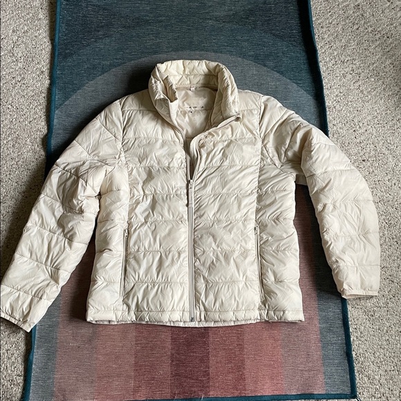 Abercrombie & Fitch Lightweight Cream White Packable Puffer Jacket - Picture 9 of 16